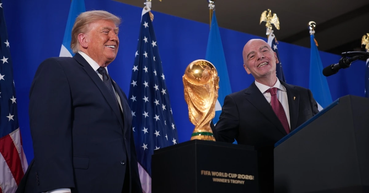 Дональд Трамп і Джанні Інфантіно під час спільного заходу, пов'язаного з Чемпіонатом світу з футболу.