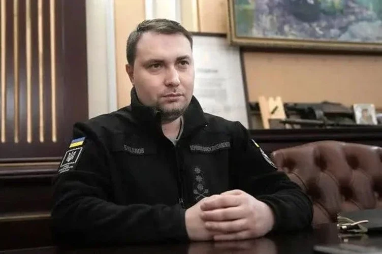 Кирило Буданов під час розмови з журналістами