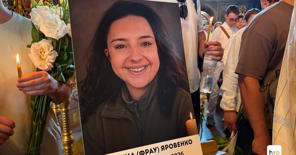 Церемонія прощання з Віталіною Яровенко у Михайлівському соборі в Києві та хвилина мовчання на майдані Незалежності