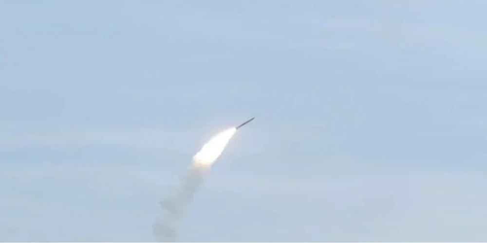 Наслідки ракетного удару по Одесі вночі 9 серпня: пошкоджені житлові будинки та пожежа
