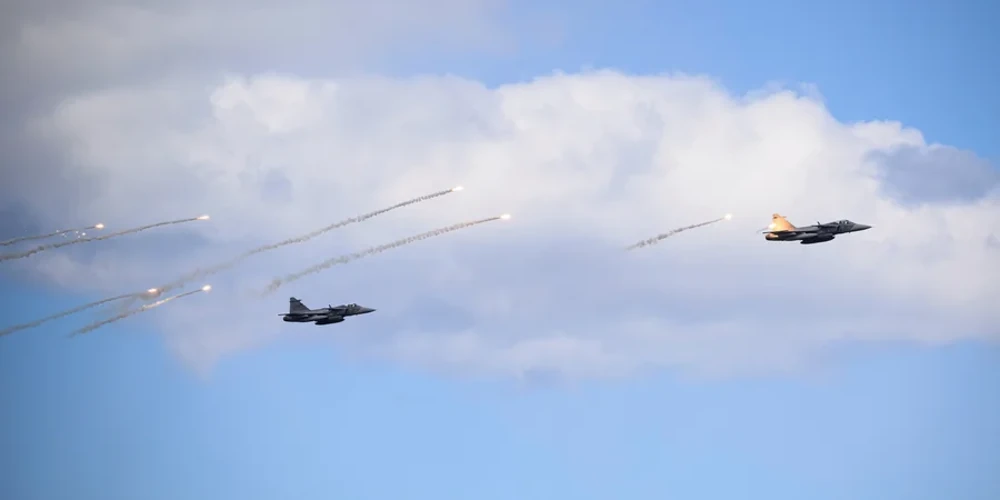 Винищувач Gripen на фоні шведського ландшафту, фото Johan Nilsson/TT