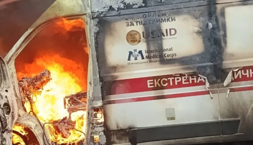 У Херсоні дрон влучив у «швидку»: медзаклад прийняв двох поранених та пацієнтку